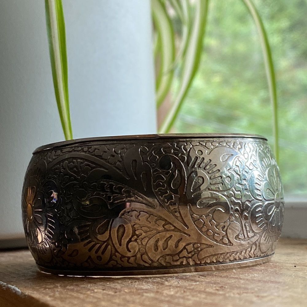 💛 Sterling Silver Vintage Etched Bangle